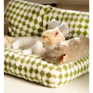 Lit pour chat à carreaux verts et blancs | Ambiance cosy et moelleuse